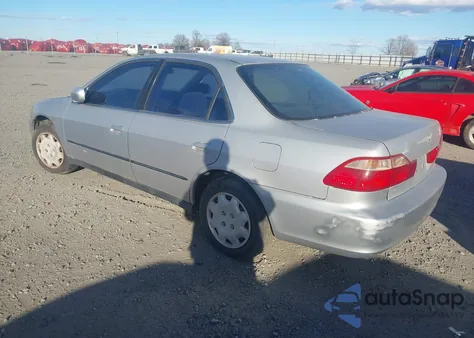 2000 Honda Accord 2.3 Lx from USA, damaged, VIN 1HGCG5648YA030970